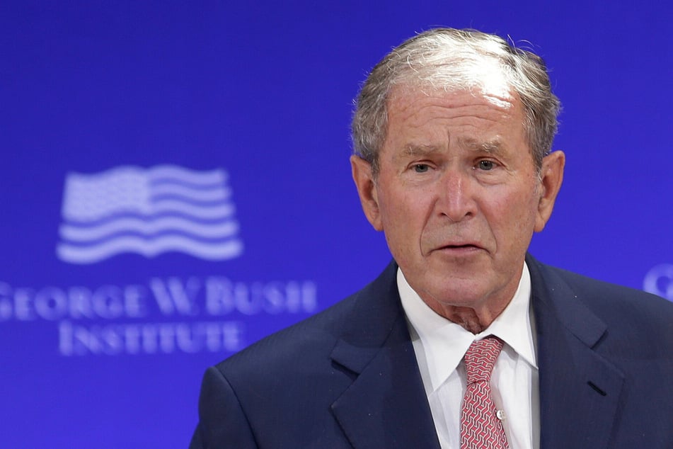 Ermittlungen behindert? Auch Ex-US-Präsident Bush wohl in Epstein-Skandal verwickelt