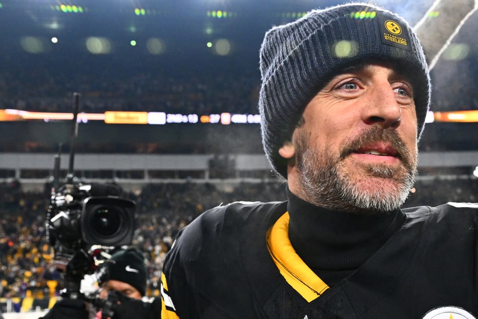 NFL quarterback Aaron Rodgers has officially decided to return for a 22nd season in the league, opting to come back to the Pittsburgh Steelers.