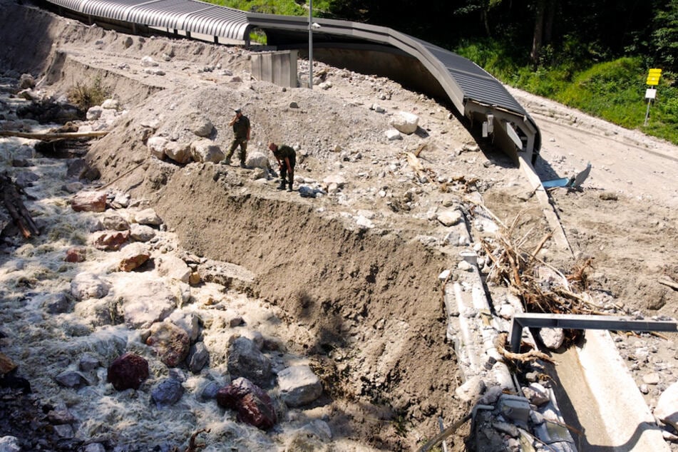 Nach starkem Regen im Juli 2020 haben Schutt und Geröll der Bob- und Rodelbahn am Königssee schwer zugesetzt.