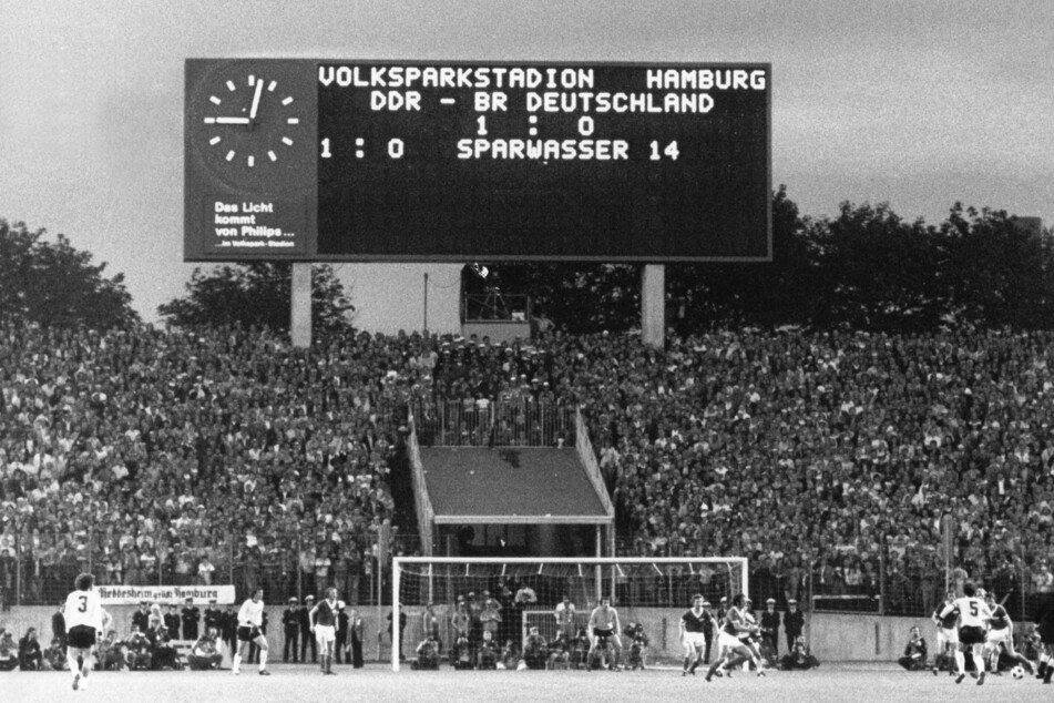 Nach dem Debakel im Hamburger Volksparkstadion wurde der spätere Weltmeister verhöhnt und tags darauf von der Presse niedergemacht.