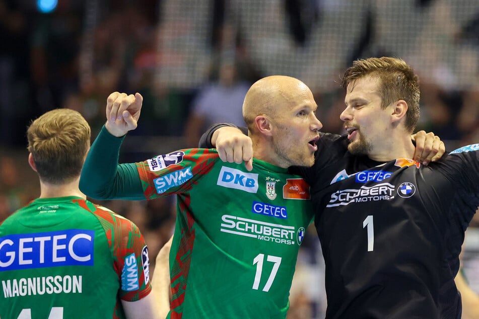 Serge Hernández (r., 30) und Tim Hornke (35) bejubeln die gewonnene Meisterschaft.