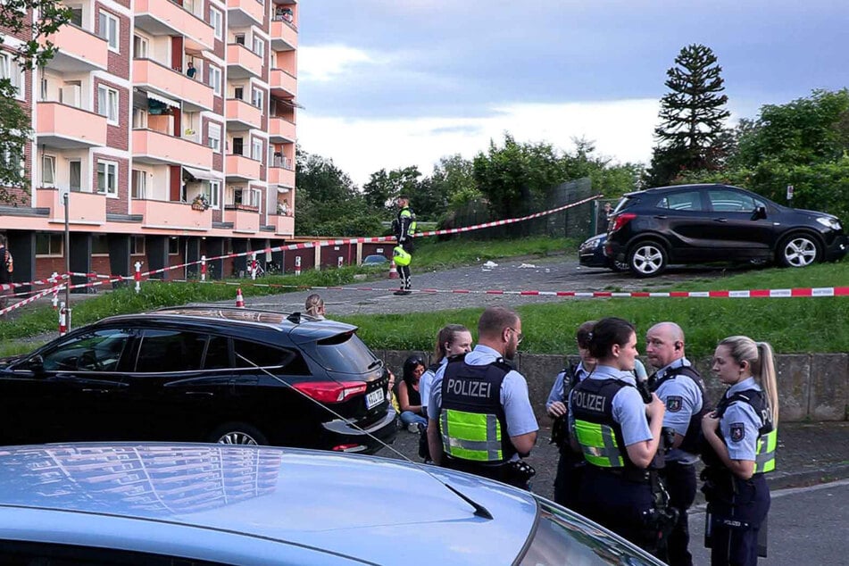 Mann in Köln auf offener Straße niedergeschossen: Täter flüchtig!