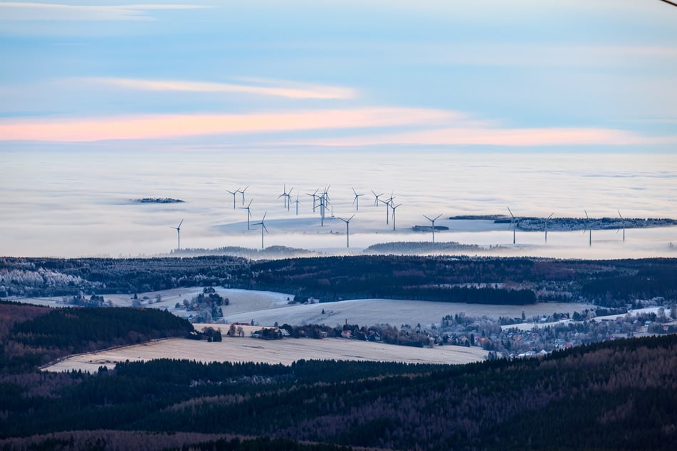 Zwischen einem Hoch über Nordeuropa und einem Tief bei Frankreich wird mit südöstlicher Strömung allmählich kühlere Luft in den Freistaat geführt. (Archivbild)