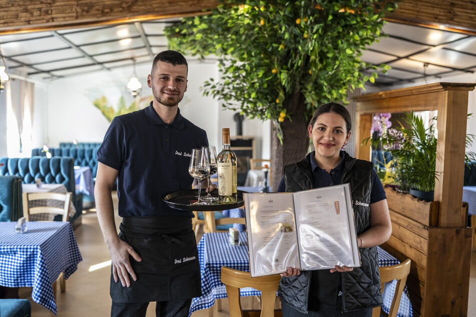 Die neuen Betreiber der Vereinsgaststätte "Drei Schwanen", Ilis Tafa (30) und Inesa Hadaj (30), laden in ihr Lokal ein.