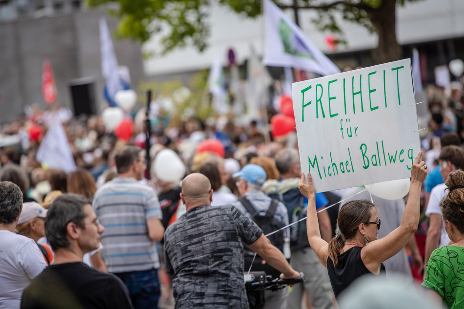 Querdenker demonstrierten am 14. Oktober gegen die Inhaftierung Ballwegs demonstriert.