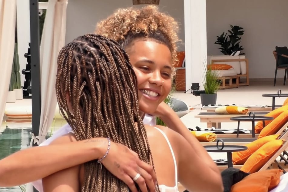 Chika Ojiudo-Ambrose (27) kommt schon mal gut bei den Verführerinnen an.