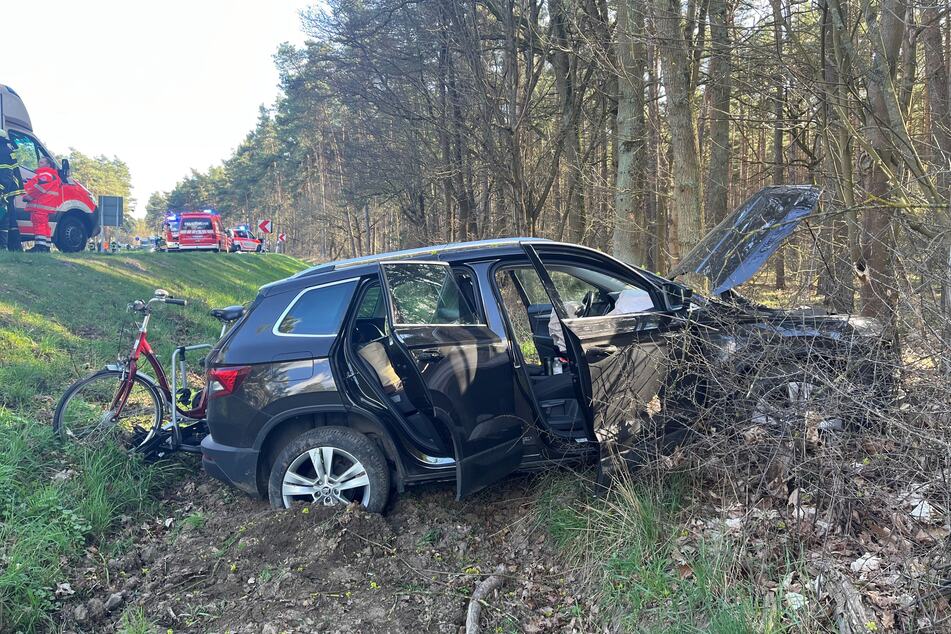 Ein Reifenplatzer am Škoda war Auslöser des schweren Unfalls.