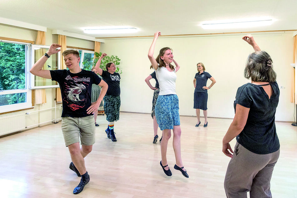 Action im Johannstädter Kulturtreff: Hier wird Scottish Country Dance trainiert.