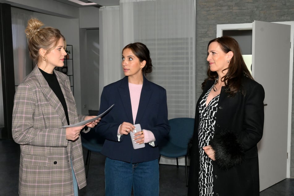 Alicia (l.), Laura und Katrin (r.) kämpfen um neue Aufträge und Stabilität.