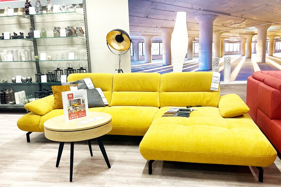 Schicke Möbel gibt's bei ROLLER am Sonntag (29.3.) zu Hammerpreisen