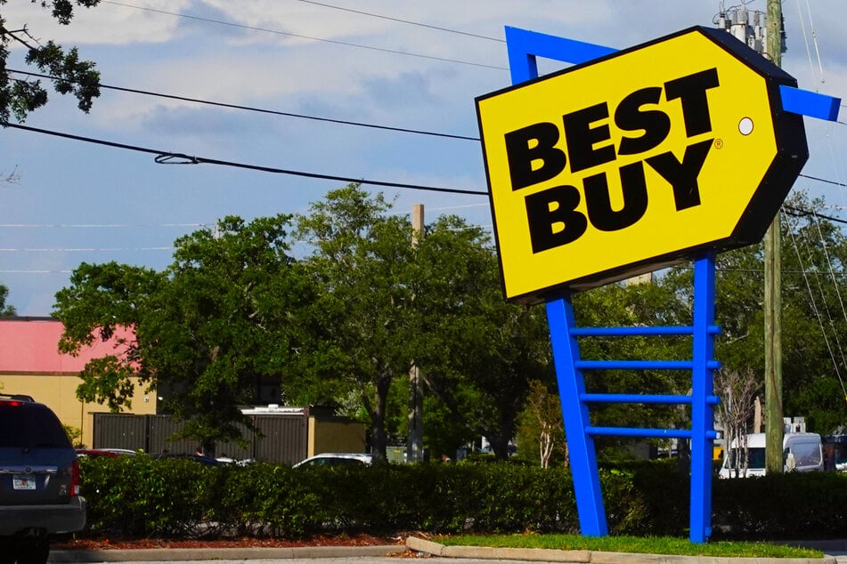 Best Buy is having its biggest sale of the year, and thousands have taken notice