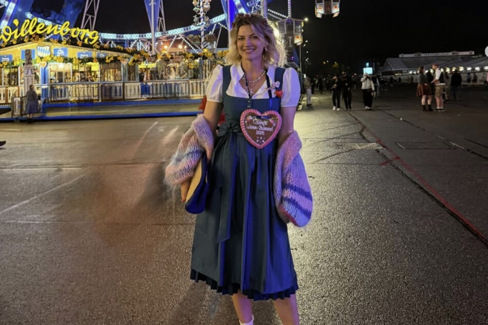 Nina Bott (47) gab bei ihrem Oktoberfest-Besuch Erziehungstipps.