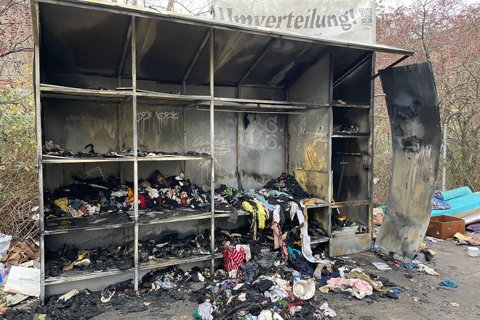 Auch der Inhalt des Schranks wurde stark in Mitleidenschaft gezogen.