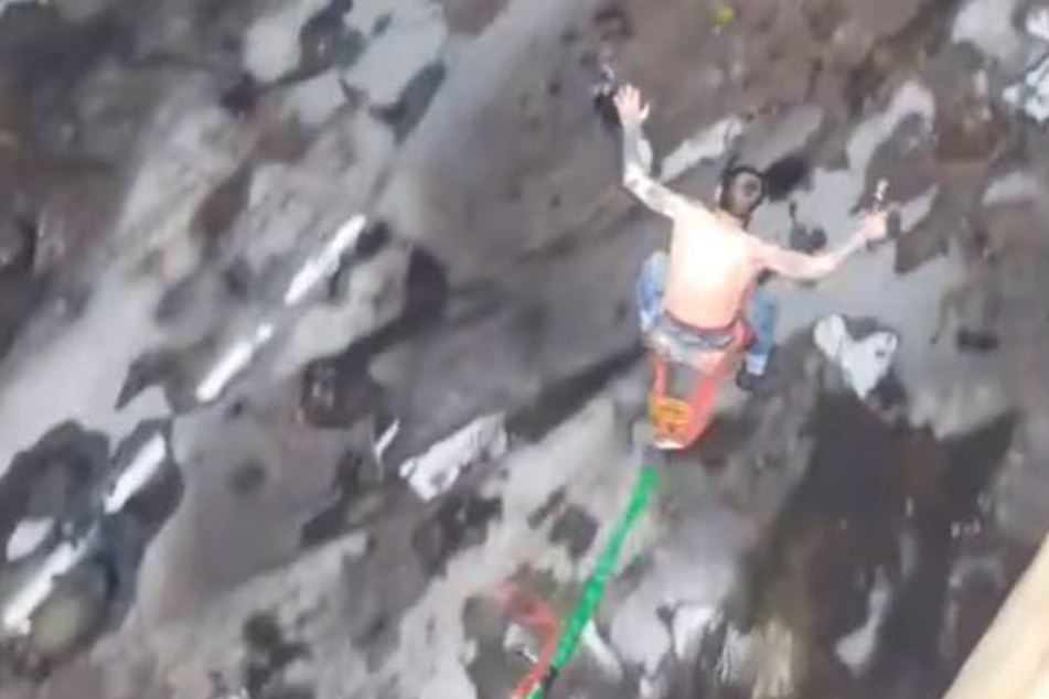 He really did it: Aid Adow jumped off the building!