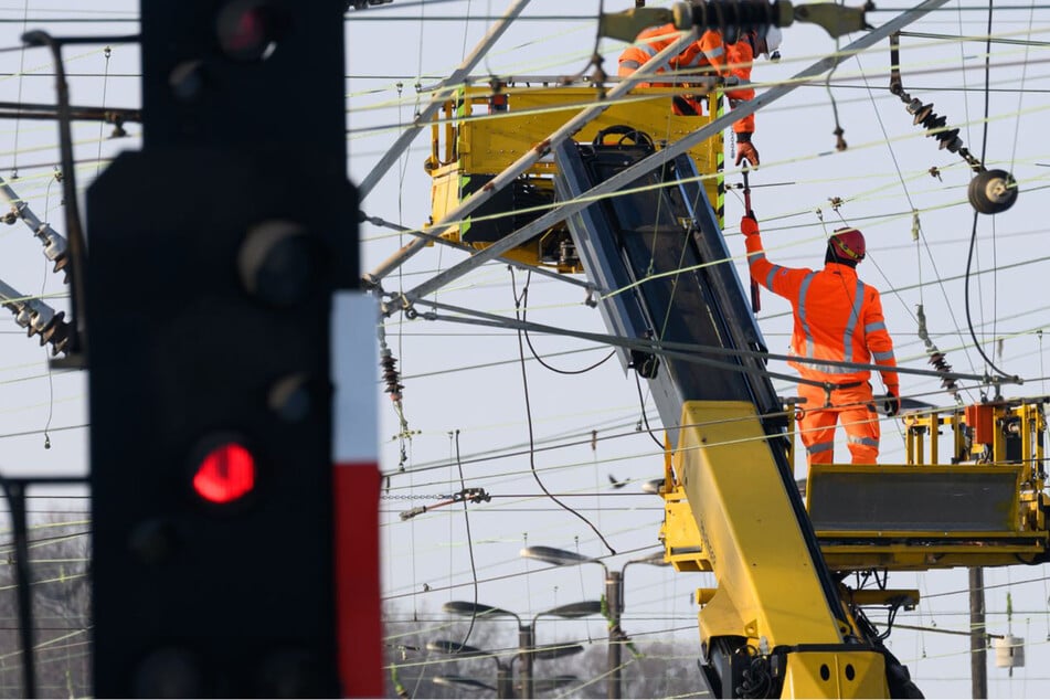 Sachsens wichtigste Bahnstrecke plötzlich dicht: ICE nach Dresden muss umkehren