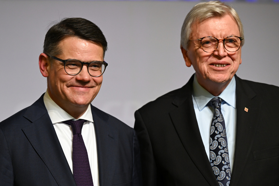 Boris Rhein (50, CDU, l.) soll Volker Bouffiers Amt als hessischer Ministerpräsident beerben. Der 50-Jährige muss allerdings noch offiziell vom hessischen Landtag gewählt werden.