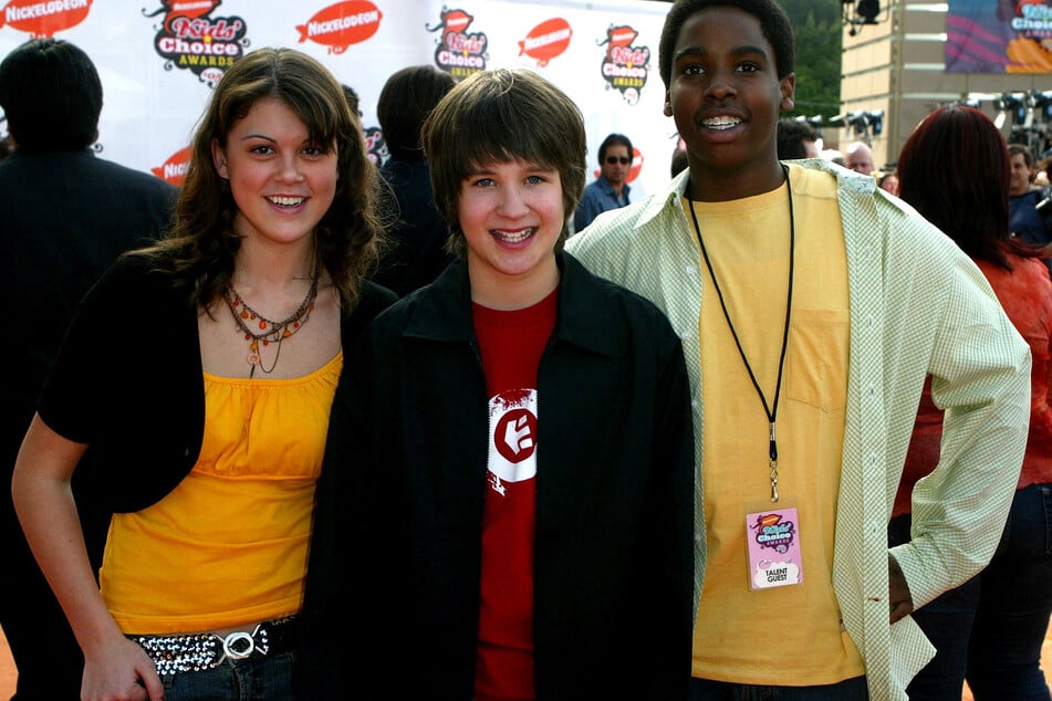 Lindsey Shaw (36, l.), Devon Werkheiser (34) und Daniel Curtis Lee (34) spielten 2004 zusammen mit Tylor Chase in der Kinder-Serie "Neds ultimativer Schulwahnsinn".