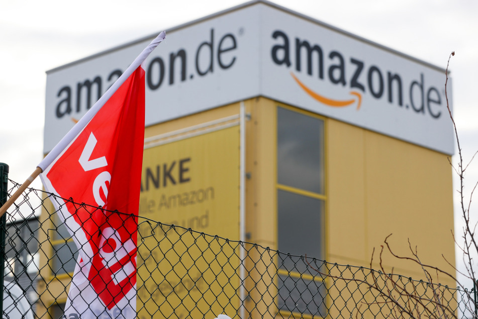 Erneut beteiligen sich Beschäftigte des Amazon-Standortes in Leipzig ab Sonntagabend an bundesweiten Streiks. (Archivbild)