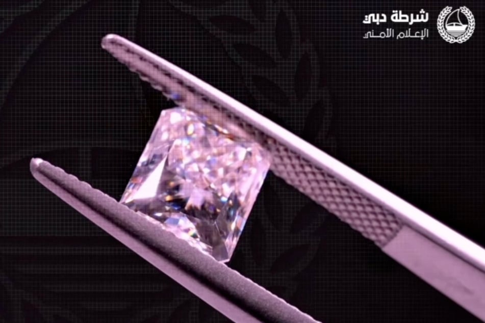Der extrem seltene pinke Diamant hat ein Gewicht von 21.25 Karat und ist ein Vermögen wert. Nun wurde er gestohlen.