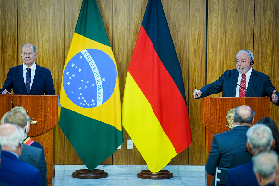 Olaf Scholz (64, SPD, l.) und Luiz Inacio Lula da Silva (77) bei der Pressekonferenz im Amtssitz des Präsidenten.