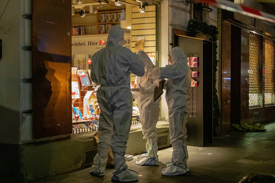 Die Spurensicherung war nach der Messer-Attacke auf der Neusser Straße in Köln-Nippes vor Ort.