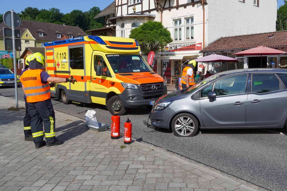 Opel-Fahrerin kracht gegen Hauswand: 78-Jährige bei Unfall verletzt