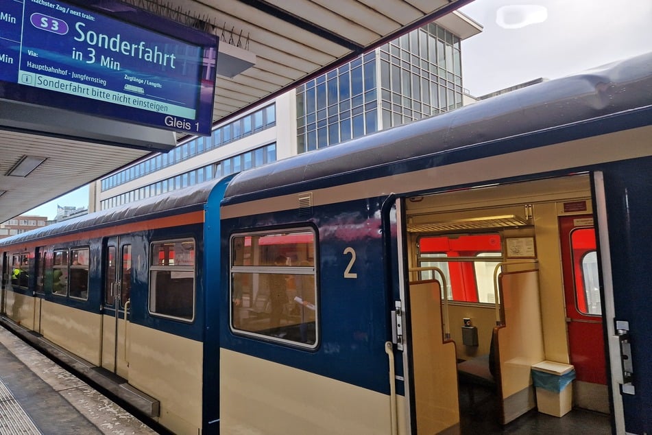 Diese historische S-Bahn der Baureihe 470 war auch schon vor 40 Jahren im Einsatz.