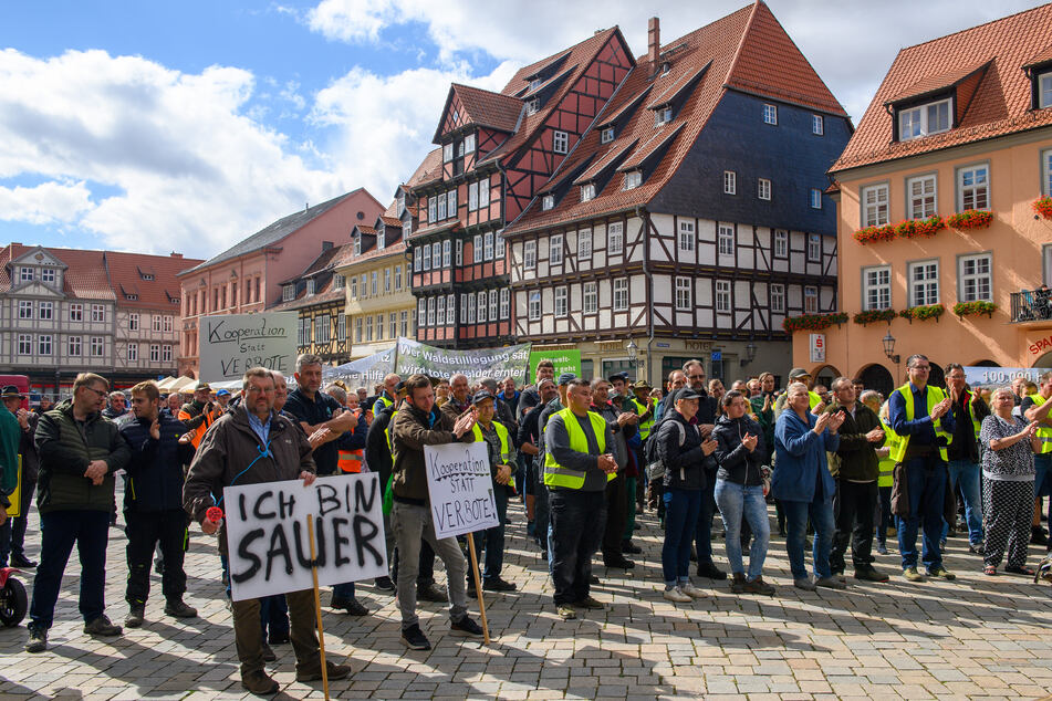 Landwirte demonstrierten am Freitag auf dem Marktplatz von Quedlinburg gegen die Agrarpolitik der Bundesrepublik und der EU.