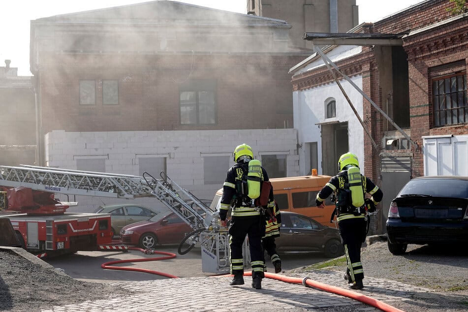 Feuerwehreinsatz am Sonntag in Altchemnitz: Eine Lagerhalle war in Brand geraten.