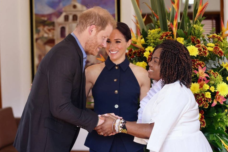 Prince Harry (l.) and Meghan Markle (c.) were invited to Colombia by Vice President Francia Marquez.