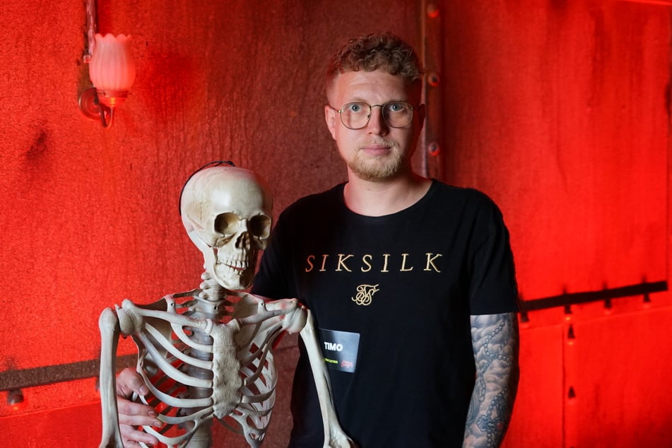 Timo Harloff (30) spielte schon in vielen TV-Produktionen mit (aktuell in der YouTube-Serie "Hamburg 040" zu sehen) und hat sich als Teil der Scare Crew beworben, weil er Improvisieren und immer neue Herausforderungen als Schauspieler liebe. Nach der zweiten Runde war für ihn am Freitag allerdings Schluss.