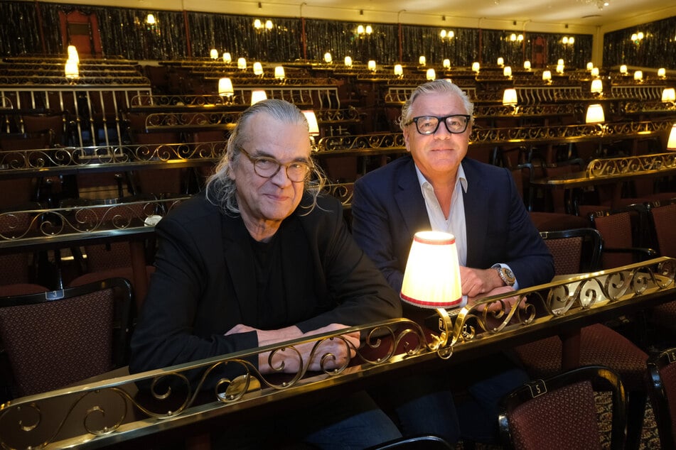 Die Intendanten Ulrich Waller (r.) und Thomas Collien im frisch renovierten Theatersaal.