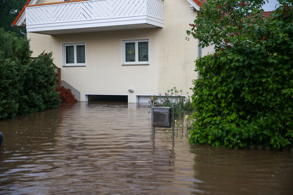 Starkregen hat in Thüringen zu vielen vollgelaufenen Kellern geführt. Teilweise stand das Wasser bis zu 50 Zentimeter hoch.