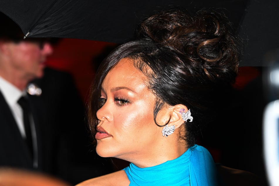 Rihanna (38) i jej mąż pojawili się w Nowym Jorku, otoczeni dużą liczbą ochrony.