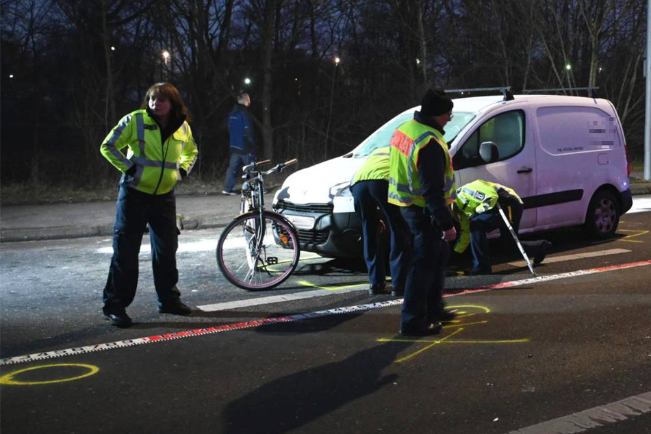 Radfahrerin in Berlin-Marzahn von Peugeot überrollt: Notoperation!