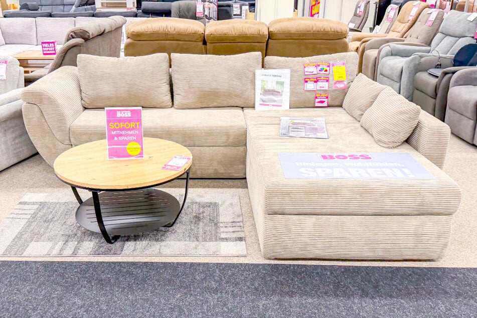 Dieses tolle Ecksofa und viele weitere Möbel gibt's bei Möbel Boss Eisenach mit 50 Prozent Rabatt*.