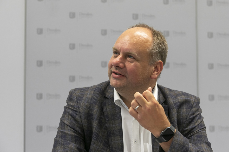 OB Dirk Hilbert (49, FDP) muss die Ausgaben-Wünsche der Räte und den Geldmangel im Rathaus unter einen Hut bringen.