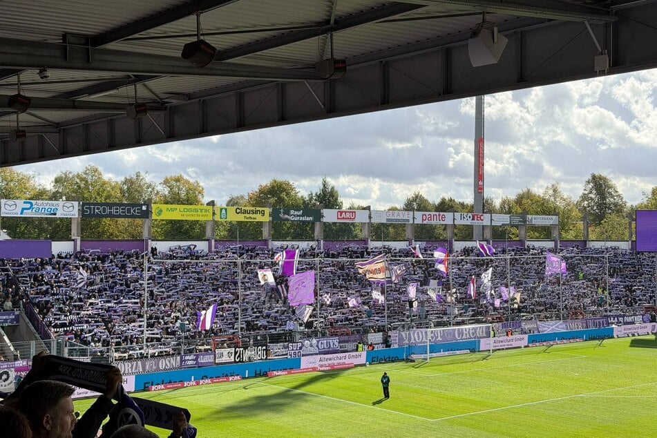 Das Stadion an der Bremer Brücke ist rappelvoll.