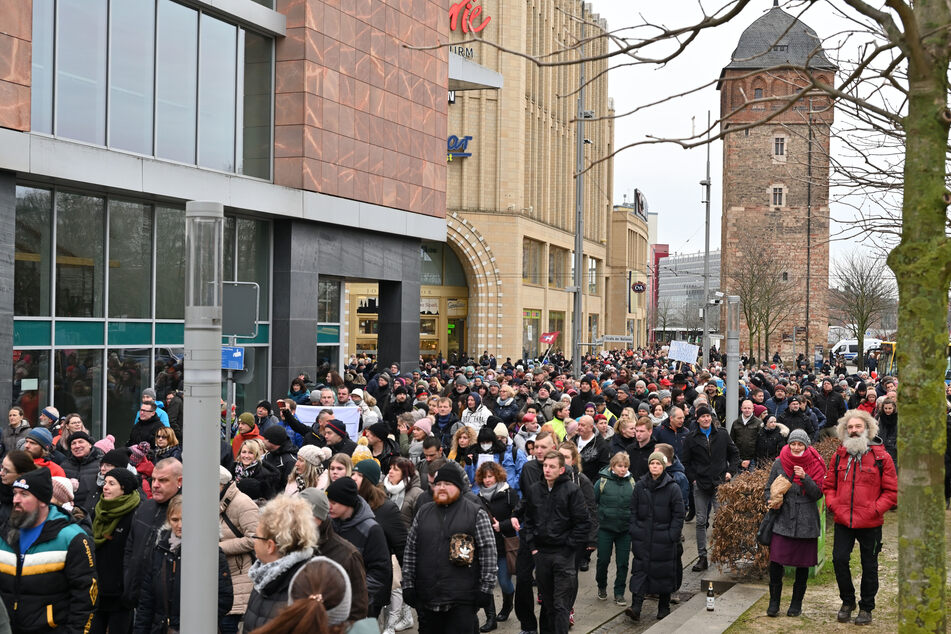 Weit über 5000 Demonstranten zogen am Samstagnachmittag durch Chemnitz.
