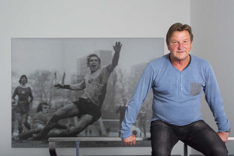 Hans-Jürgen "Dixie" Dörner (1951-2022) war einer der bedeutendsten deutschen Fußballspieler, kickte auch lange für Dynamo Dresden.