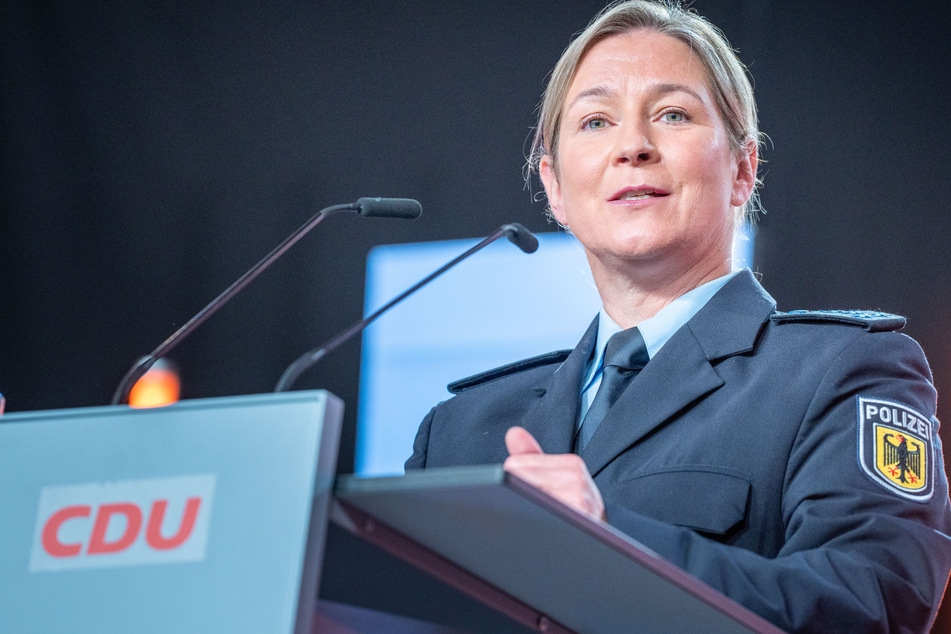 In Uniform auf CDU-Event: Claudia Pechstein wehrt sich gegen Kritiker!