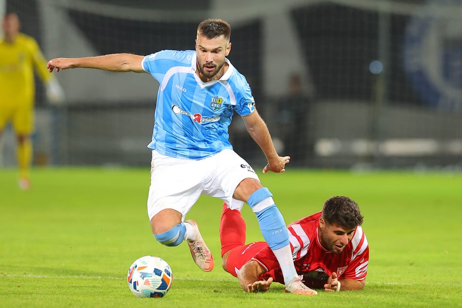 CFC-Kicker Niclas Erlbeck (32, l.) wird das Duell am Samstag gegen Jena verpassen.