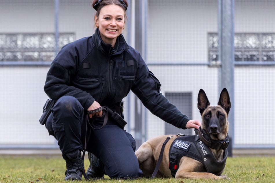 Polizeiobermeisterin Nicole (35) und Seiko (6) sind seit fast vier Jahren unzertrennlich.