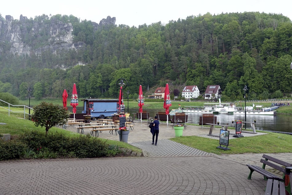 Die Elbarena liegt in der Nähe des Fähranlegers in Oberrathen.