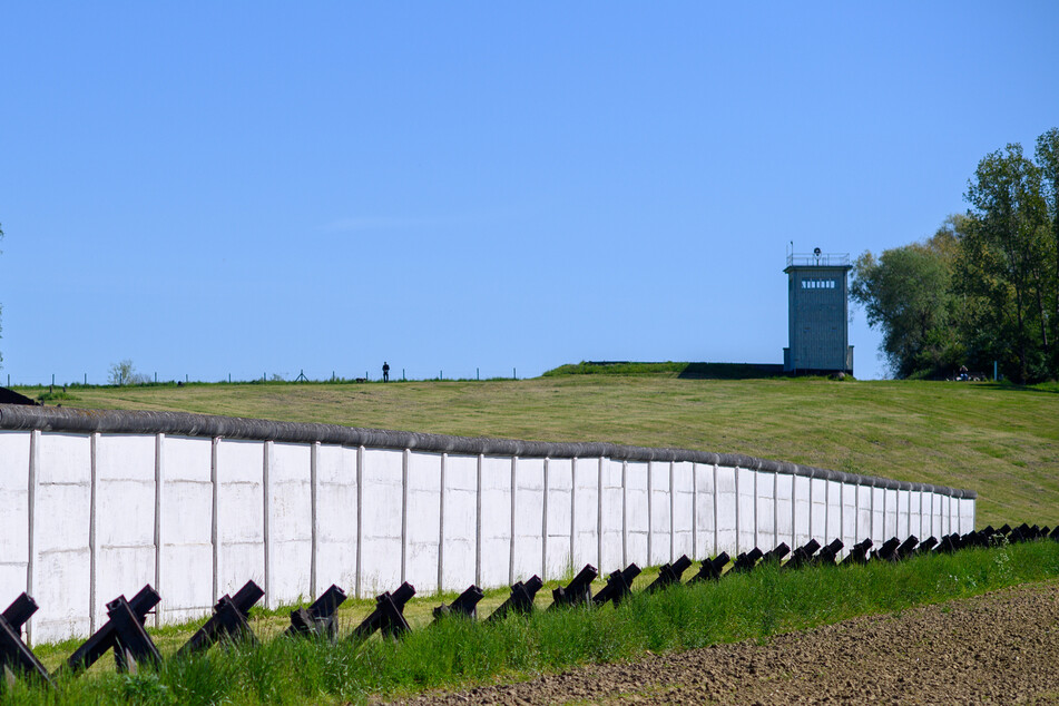 Teile des Grenzdenkmals an der früheren innerdeutschen Grenze in Hötensleben.
