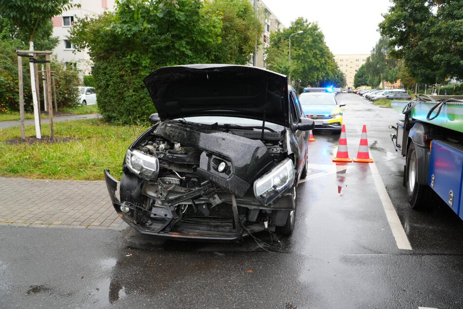 Der Wagen wurde stark beschädigt bei dem Crash.