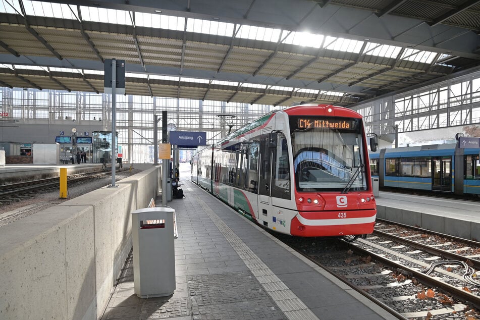 Die City-Bahnen fahren von Sonntagabend bis Dienstagnacht nur zwischen dem Chemnitzer Hauptbahnhof und dem Technopark. Die C11 hingegen fährt ohne Einschränkungen.