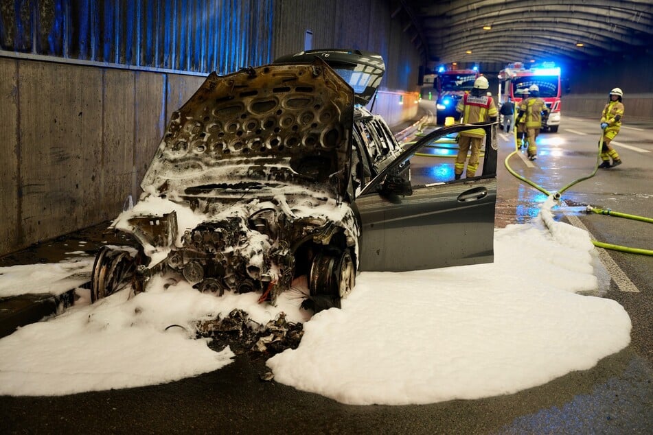 Auto brennt im Lövenicher Tunnel: A1 zeitweise komplett gesperrt