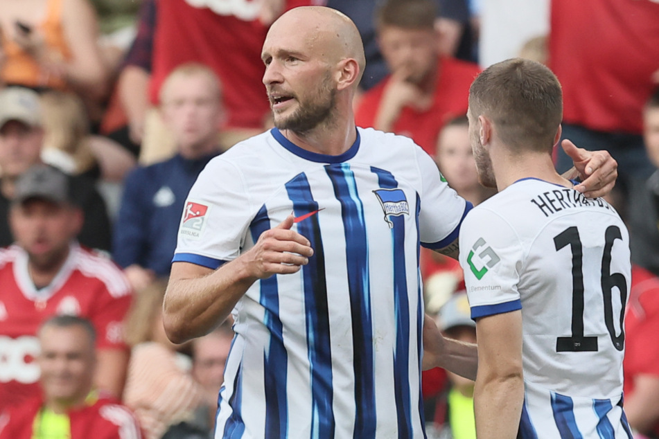 Toni Leistner (32, l.) ist wenig freundlich empfangen worden. Pal Dardai hat er aber bereits überzeugt.