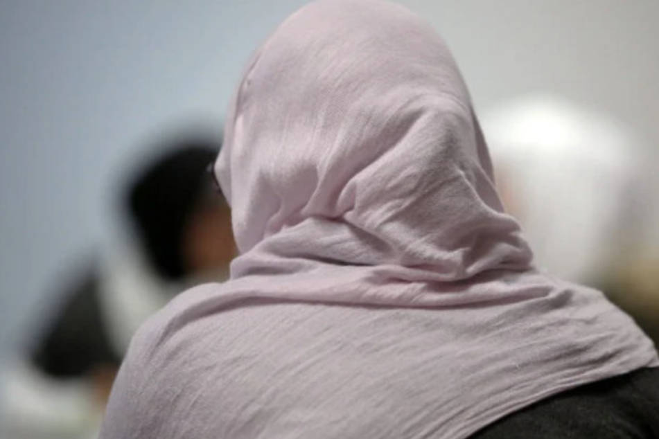 Frau mit Kopftuch im Wahllokal abgewiesen: ZMD stellt Strafanzeige